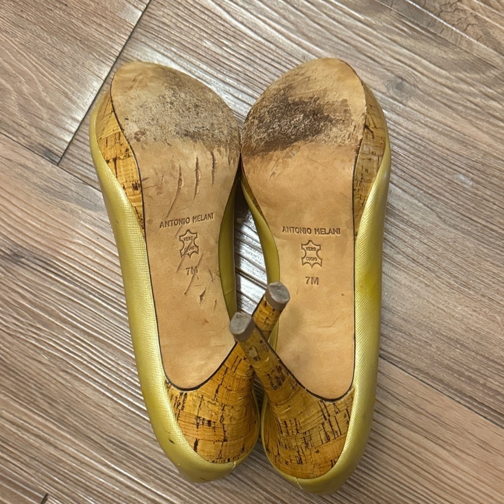 ANTONIO MELANI Women's Elegant Gold Peep Toe Heels - Picture 3 of 6